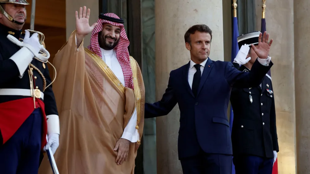 Zaradi nafte in energetskih posledic ukrajinske vojne savdskemu prestolonasledniku bin Salmanu vrata do zahodnih voditeljev niso več zaprta: nedavno se je srečal s francoskim predsednikom Macronom, gr&scaron;kim premierjem Micotakisom in ameri&scaron;kim predsednikom Bidnom, marca pa z britanskim premierjem Johnsonom.