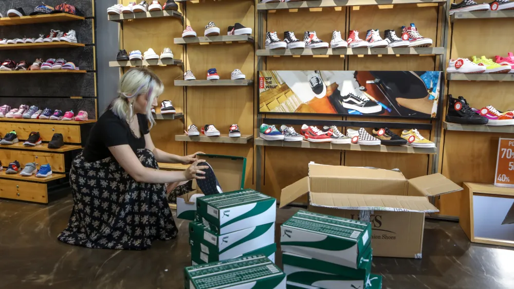 - 29.07.2022 &ndash; simbolična fotografija - &scaron;tudentsko delo &ndash; &scaron;tudenti in dijaki - začasno in občasno delo dijakov in &scaron;tudentov  //FOTO: Luka Cjuha