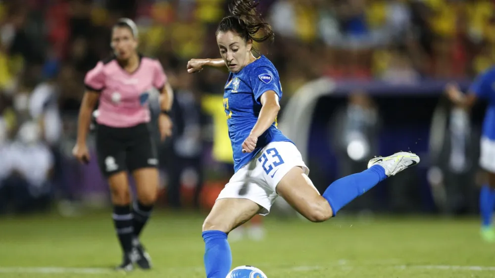 Soccer Football - Women's Copa America - Final - Colombia v Brazil - Estadio Alfonso Lopez, Bucaramanga, Colombia - July 30, 2022 Brazil's Luana in action REUTERS/Mariana Greif