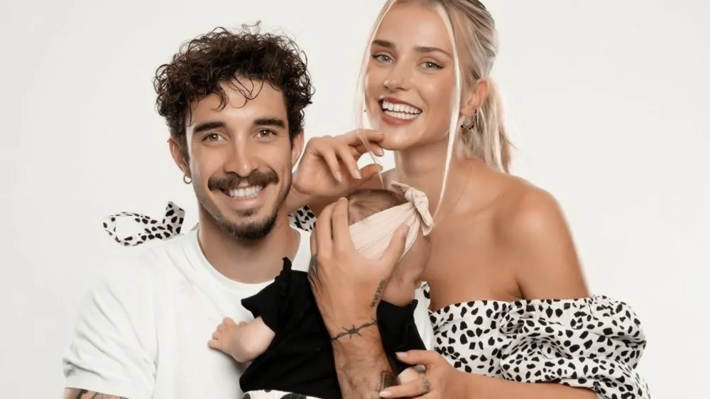 Hrva&scaron;ki nogometa&scaron; &Scaron;ime Vrsaljko in slovenska manekenka Kaja Vidmar sta pred kratkim dobila hčerko Viktorijo.