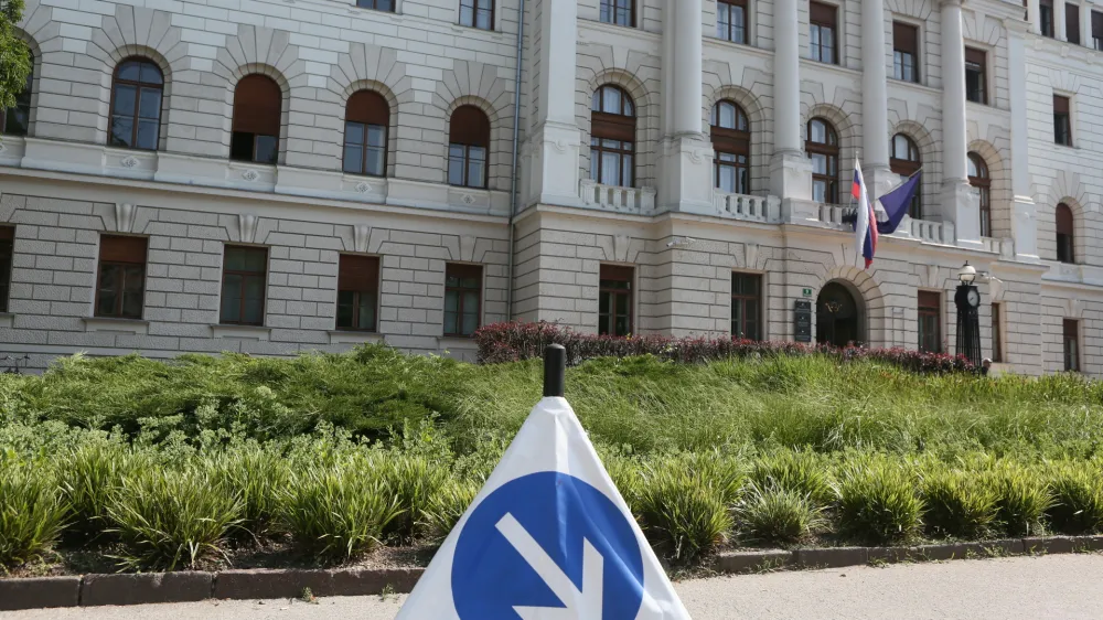 Zopni omogoča seciranje premoženja osumljencev ali obtožencev huj&scaron;ih (katalo&scaron;kih) kaznivih dejanj, kadar obstaja hkrati sum, da imajo več kot 50.000 evrov sumljivega premoženja.&nbsp;