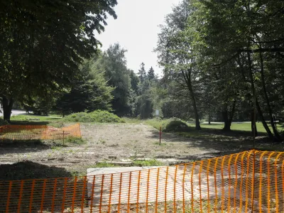 - 28.06.2022 &ndash; Park Tivoli v Ljubljani - Plečnikovo letno gledali&scaron;če - rekonstrukcija Plečnikovega avditorija v ljubljanskem parku Tivoli - gradbi&scaron;če //FOTO: Jaka Gasar