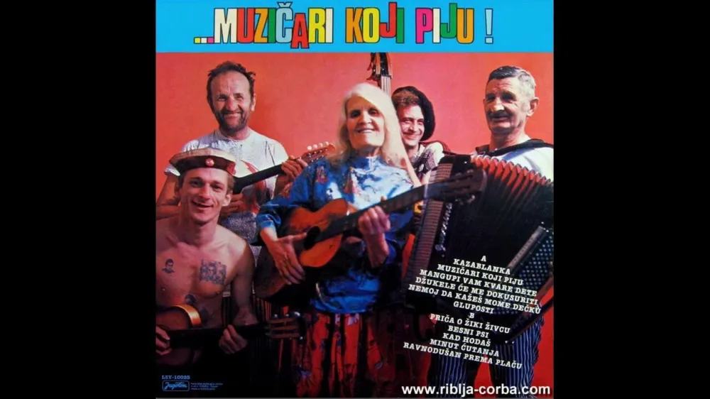 Album skupine Riblja čorba Večeras vas zabavljaju muzičari koji piju se je minuli teden zna&scaron;el na prvem mestu lestvice najbolje prodajanih albumov na Hrva&scaron;kem, in to kljub temu, da je prvič iz&scaron;el že leta 1984. Takrat je doživel slab odziv. "Album Večeras vas zabavljaju muzičari koji piju je nekak&scaron;na republi&scaron;ka komisija proglasila za &scaron;und, kar je vplivalo na ceno in plasman albuma. Do tedaj smo Mrtvo prirodo prodali za okoli 700.000 primerkov, Buvlju pijacu za približno 250.000, Muzičari koji piju pa so komaj presegli 120.000 prodanih kopij, kar je bil za nas tedaj neuspeh," je za srbske medije povedal frontman skupine Bora Đorđević.