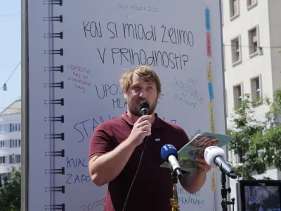 Ljubljana.<br>Novinarska konferenca Mladinskega sveta Slovenije ob dnevu mladih.<br>Predsednik mladinskega sveta Slovenije Miha Zupancic.