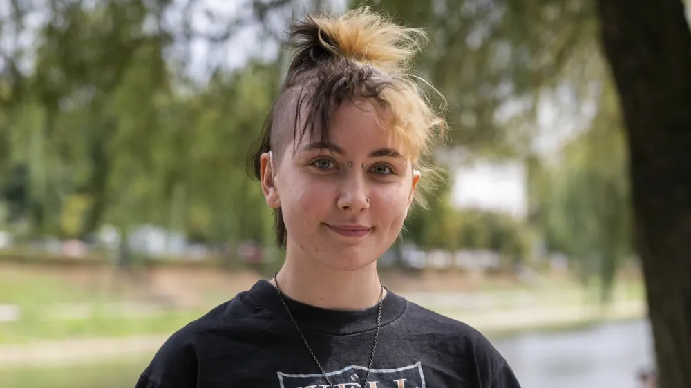 Nai &Scaron;tagar verjame, da bi morali ne le v besedah, ampak tudi v dejanjih, omogočiti vključenost vseh ljudi, ki izstopajo od registra normalnega. 