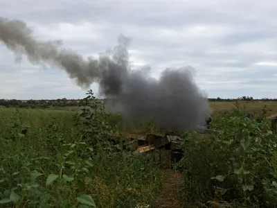 Service members of the self-proclaimed Luhansk People's Republic fire a 2A65 Msta-B howitzer in the direction of Soledar during Ukraine-Russia conflict in the Luhansk Region, Ukraine August 13, 2022. REUTERS/Alexander Ermochenko