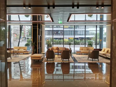 Moderen hotelski lobi