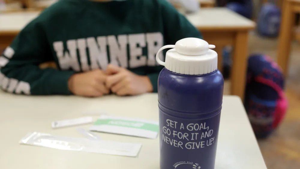 - 17.11.2021 - Osnovna ola O Preska, Preka cesta 22 - Medvode, - epidemija koronavirus covid-19.  ukrep vlade obvezno samotestiranje vseh učencev s hitrimi testi trikrat tedensko na novi koronavirus. /FOTO: Jaka Gasar