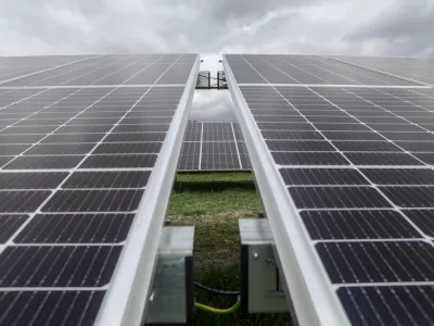 - 08.04.2022 &ndash; Holding Slovenske elektrarne HSE Sonce &ndash; Sončna elektrarna Prapretno pri Hrastniku, otvoritev največje sončne elektrarne v Sloveniji //FOTO: Luka Cjuha