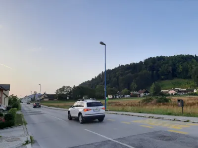 Največ cestnih dirkačev krajani Va&scaron; zaznavajo v bližini avtobusne postaje, kjer je v smeri proti prestolnici polkilometrski ravninski odsek.