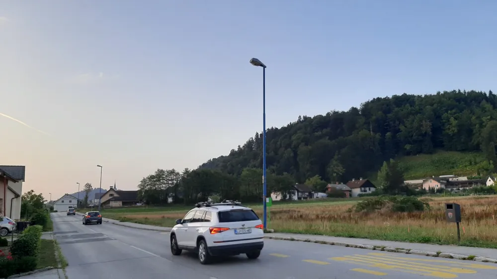 Največ cestnih dirkačev krajani Va&scaron; zaznavajo v bližini avtobusne postaje, kjer je v smeri proti prestolnici polkilometrski ravninski odsek.