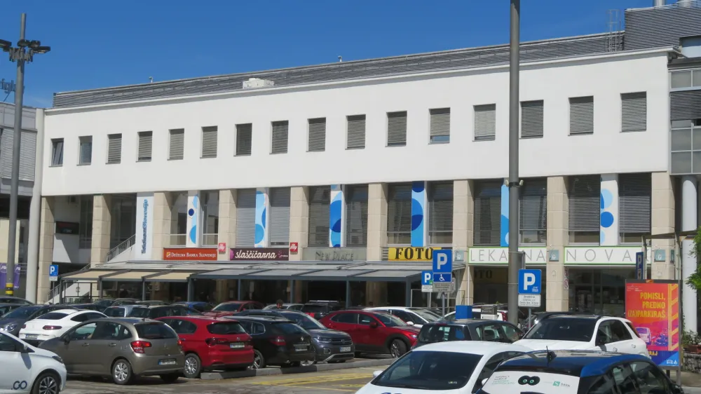 Na vrhu stavbe na Novem trgu 9 v sredi&scaron;ču mesta bo novome&scaron;ka občina v sodelovanju z Razvojnim centrom Novo mesto uredila prostore za pet inovativnih zagonskih podjetij.