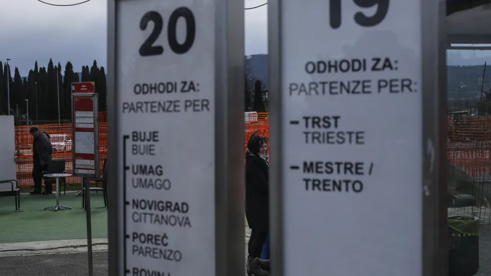 - 03.02.2015 - Avtobusna postaja Koper - odhodi za Trst   //FOTO: Jaka Gasar