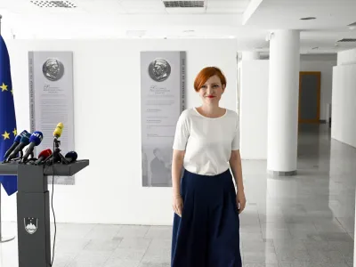 ministrica za kulturo Asta Vrečko - 09.06.2022 - Ministrstvo za kulturo - izjava za medije glede sporne razstave Popotovanja. Umetni&scaron;ka zbirka družine Boljkovac v Narodnem muzeju Slovenije, saj naj bi &scaron;lo za očitne ponaredke del velikanov svetovne likovne umetnosti //FOTO: Nik Erik Neubauer