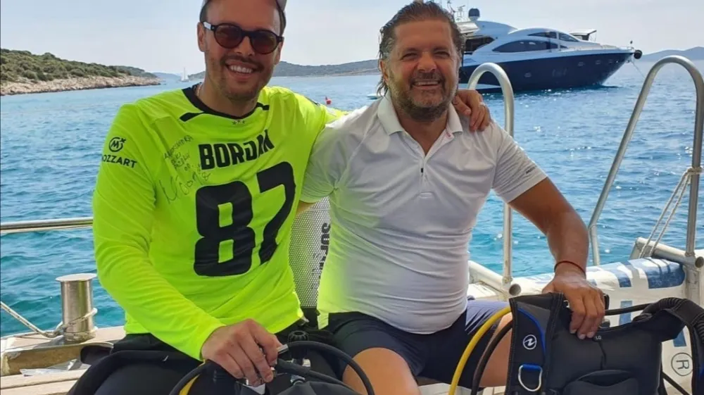 Severinina biv&scaron;a - Igor Kojić in Milan Popović, skupaj fotografirana na barki. F Instagram 