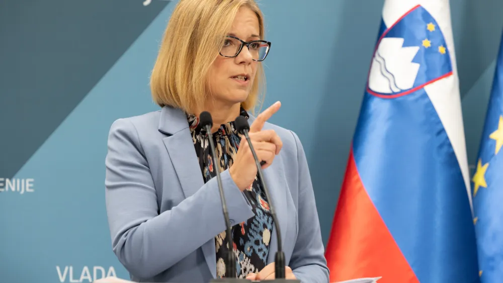 Tisti, ki so bili najglasnej&scaron;i kritiki te analize, so očitno imeli razlog, da jo vnaprej kritizirajo, saj so najuspe&scaron;neje izvajali kadrovanje, je na podlagi opravljene analize dejala ministrica za javno upravo Sanja Ajanović Hovnik.