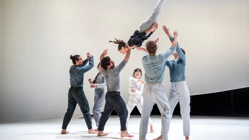 Vrhunec uvodnega večera na festivalu Fronta bo &scaron;panska plesna predstava Made of Space, ki jo podpisujeta Guy Nader in Maria Campos, dobitnika prestižne gledali&scaron;ke nagrade faust.