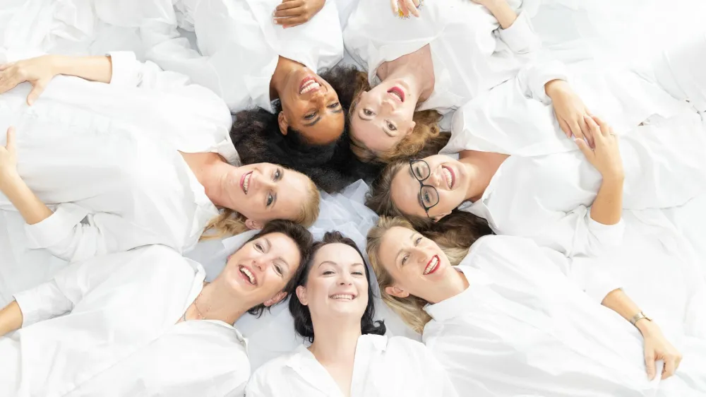 V operi Svatba bodo nastopile tri sopranistke &Scaron;tefica Grasselli kot Milica, Theresa Plut kot Danica in Katja Konvalinka kot Lena, ter tri mezzosopranistke Irena Yebuah Tiran kot Zora, Barbara Jernejčič F&uuml;rst kot Nada in Anja Zemljarič kot Ljubica.
&nbsp;