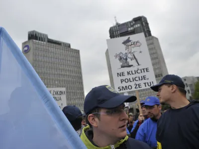 Med policijskimi sindikalisti in aktualno notranjo ministrico ter vr&scaron;ilcem dolžnosti generalnega direktorja policije Bo&scaron;tjanom Lindavom naj bi bili odnosi zdaj bistveno bolj&scaron;i.