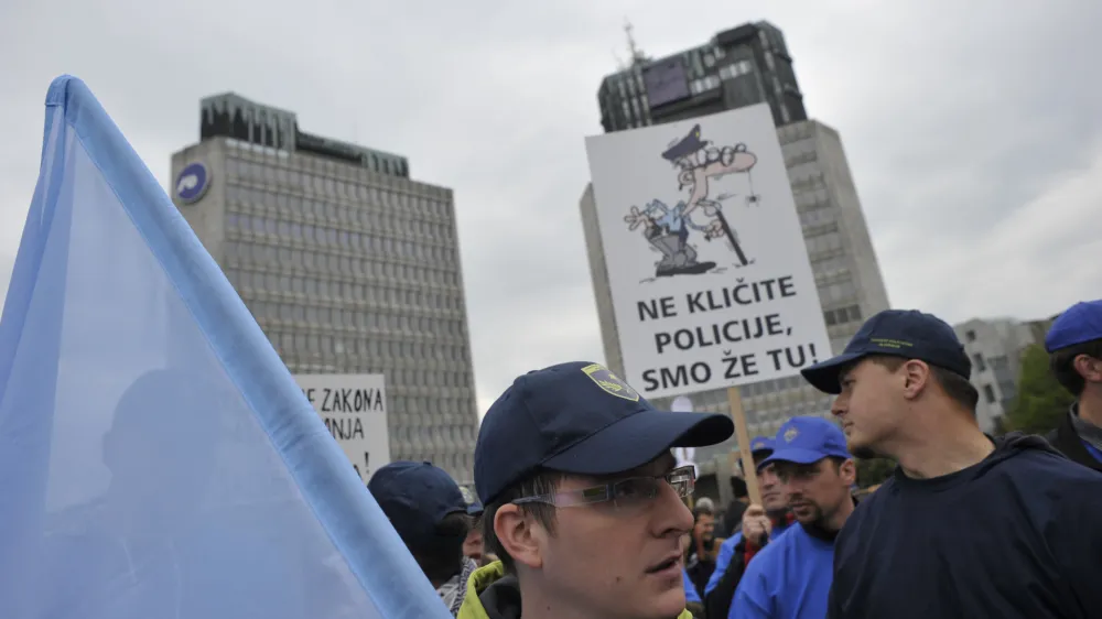 Med policijskimi sindikalisti in aktualno notranjo ministrico ter vr&scaron;ilcem dolžnosti generalnega direktorja policije Bo&scaron;tjanom Lindavom naj bi bili odnosi zdaj bistveno bolj&scaron;i.