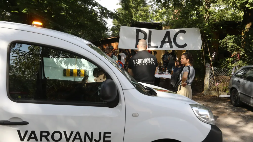 - 03.09.2022 &ndash; PLAC - Participativna Ljubljanska Avtonomna Cona - squat - zasedba zapu&scaron;čenega prostora - Stolpni&scaron;ka 10 //FOTO: Luka Cjuha