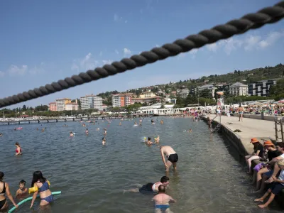 Plaža v Portorožu- 23.07.2022 - Redukcija vode zaradi su&scaron;e na Primorskem //FOTO: Nik Erik Neubauer