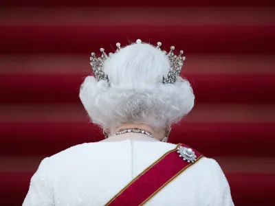 FILE - In this June 24, 2015 file photo Britain's Queen Elizabeth II arrives for an official state dinner, in front of Germany's President Joachim Gauck's residence Bellevue Palace in Berlin. Queen Elizabeth II, Britain's longest-reigning monarch and a rock of stability across much of a turbulent century, has died. She was 96. Buckingham Palace made the announcement in a statement on Thursday Sept. 8, 2022. (AP Photo/Markus Schreiber, File)