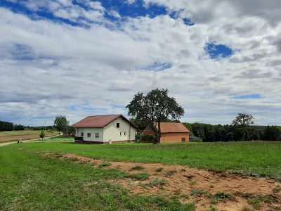 V soboto pozno popoldne je na Goričkem za posledicami hudih po&scaron;kodb zaradi nasilni&scaron;tva umrla mama dveh otrok.