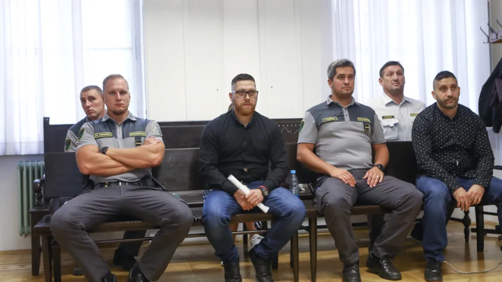 - 14.09.2022 &ndash; sojenje &ndash; predobravnavni narok za Rokija Bajrića in njegovega deset let starej&scaron;ega brata Mirsada ter Valentina Beganovića, zaradi strelskega spopada na terasi lokala Kofi plac ob tržnici sredi ljubljanskega BTC, //FOTO: Luka Cjuha