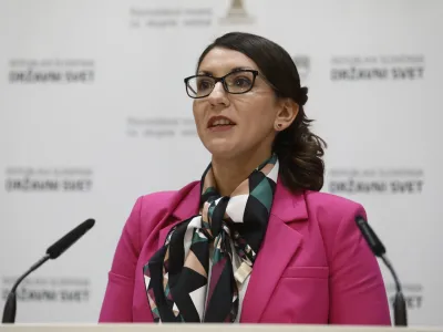 Ministrica za digitalno preobrazbo Emilija Stojmenova Duh je opozorila, da razpis ni ločil med stopnjami digitalnih kompetenc upravičencev do izobraževanj.