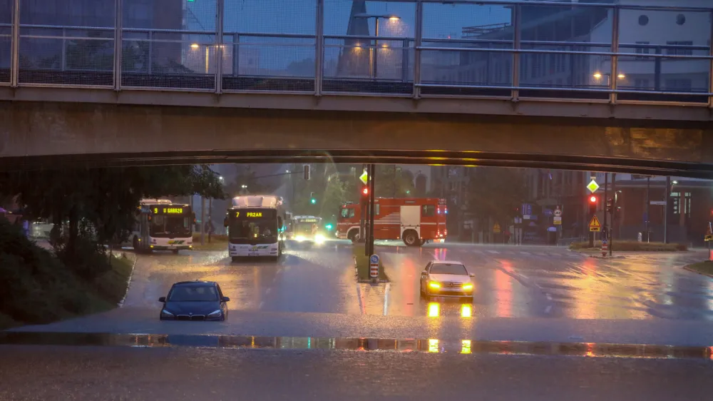 zalit podvoz Celov&scaron;ka15.09.2022 - močno deževje v Ljubljani - dež - naliv - Foto: Luka Cjuha