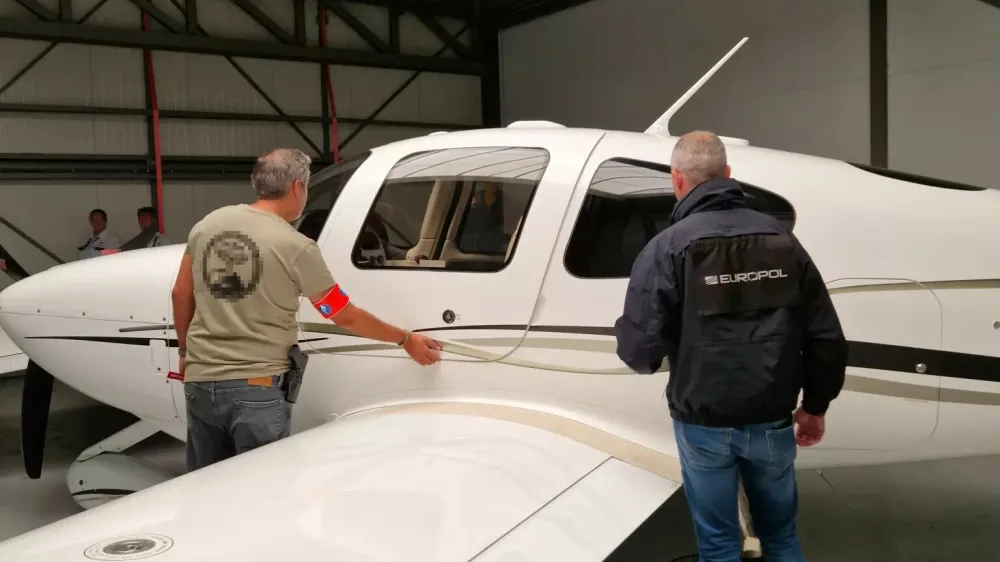 Tihotapcem so policisti zasegli tudi dve letali. F Europol