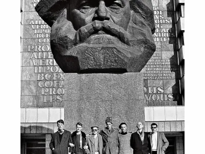 Po skoraj dveh desetletjih so spomini iz prelomne turneje Occupied Europe Tour 1983 skupine Laibach prvič ugledali luč sveta.