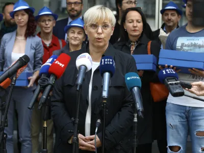 Nata&scaron;a Pirc Musar ob vložitvi predsedni&scaron;ke kandidature&nbsp;