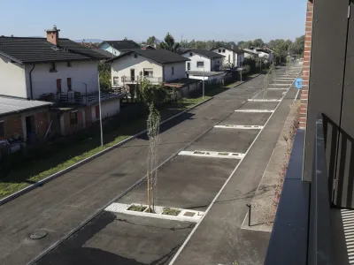 - 23.09.2022 &ndash; Rakova Jel&scaron;a II v Ljubljani &ndash; nova stanovanjska soseska s 156 neprofitnimi stanovanji Javnega stanovanjskega sklada Ljubljana med Makucovo in Kermaunerjevo ulico //FOTO: Jaka Gasar