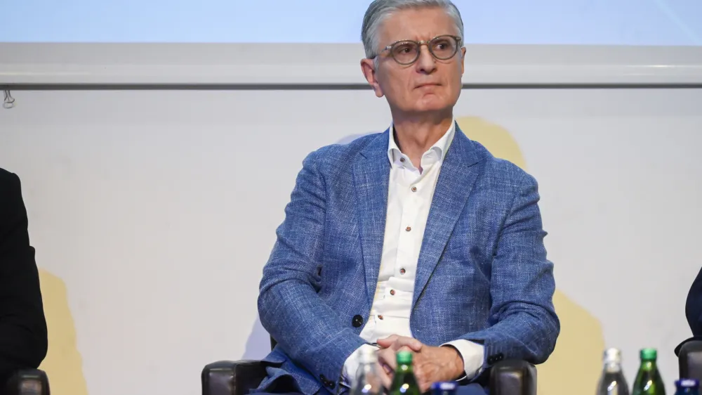 Franja Bobinca najožji podporniki vidijo kot človeka, ki naj bi kot predsednik Olimpijskega komite Slovenije - Združenja &scaron;portnih zvez združil razdvojen slovenski &scaron;port ter ga postavil na pomembnej&scaron;e mesto v slovenski družbi.&nbsp;