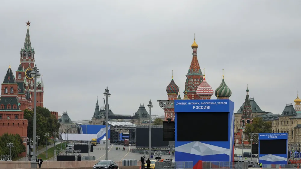 A view shows screens and banners on constructions erected ahead of an expected event, dedicated to the results of referendums on the joining of four Ukrainian self-proclaimed regions to Russia, on a bridge near the Kremlin and Red Square in central Moscow, Russia September 29, 2022. Slogans on the banners read: "Donetsk, Luhansk, Zaporizhzhia, Kherson - Russia!" REUTERS/Evgenia Novozhenina