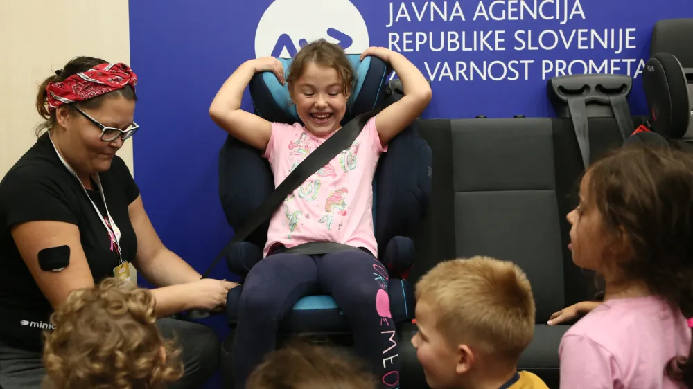 Polovica vseh otrok, v desetih letih umrlih v prometu v EU, je bila sopotnikov v vozilu. Nepravilna uporaba varnostnih sedežev je &scaron;e vedno velik problem. Foto: Luka Cjuha&nbsp;