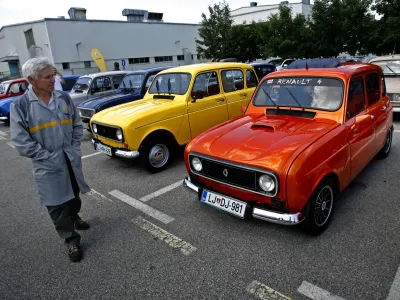 Renault 4 - katrca -, Novo mesto - prihod karavane Renaultovih katrc v okviru potovanja v francoski Thenay ob 50 obletnici katrc - //FOTO; Matej Pov&scaron;e