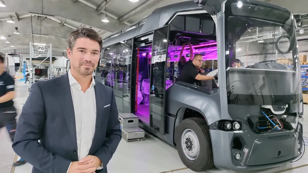 &raquo;Dogovor s podjetjem iz Malezije, ki bi zagnalo licenčno proizvodnjo na&scaron;ega e-avtobusa, je v sklepni fazi. Tak&scaron;ni dogovori so nujni, da postanemo resen igralec v tej zelo tekmovalni panogi,&laquo; je prepričan Holger Postl, direktor in solastnik podjetja eVersum.&nbsp;