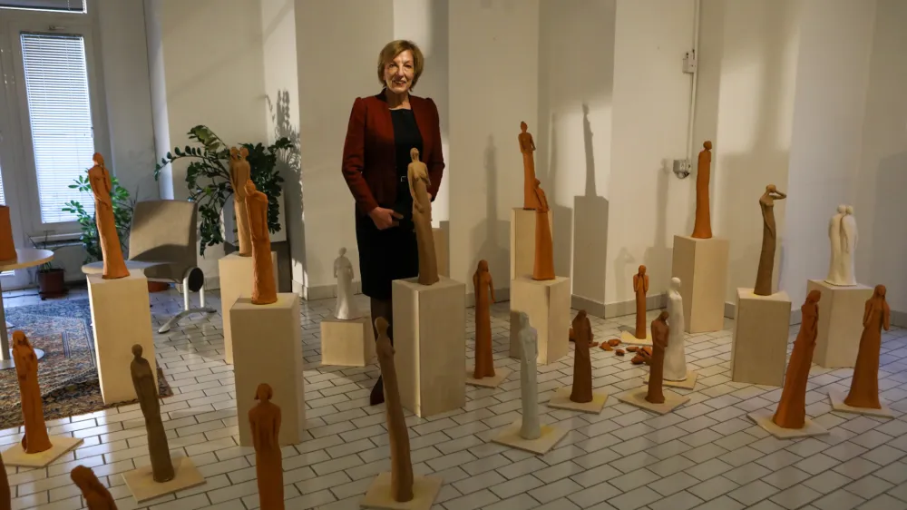 - 10.10.2022 &ndash;&nbsp;Knjižnica Prežihov Voranc&nbsp;&ndash; prva samostojna razstava&nbsp;kipov in grafik&nbsp;Viktorije Potočnik -&nbsp;Jaz, midve, m&eacute;&nbsp;//FOTO: Luka Cjuha