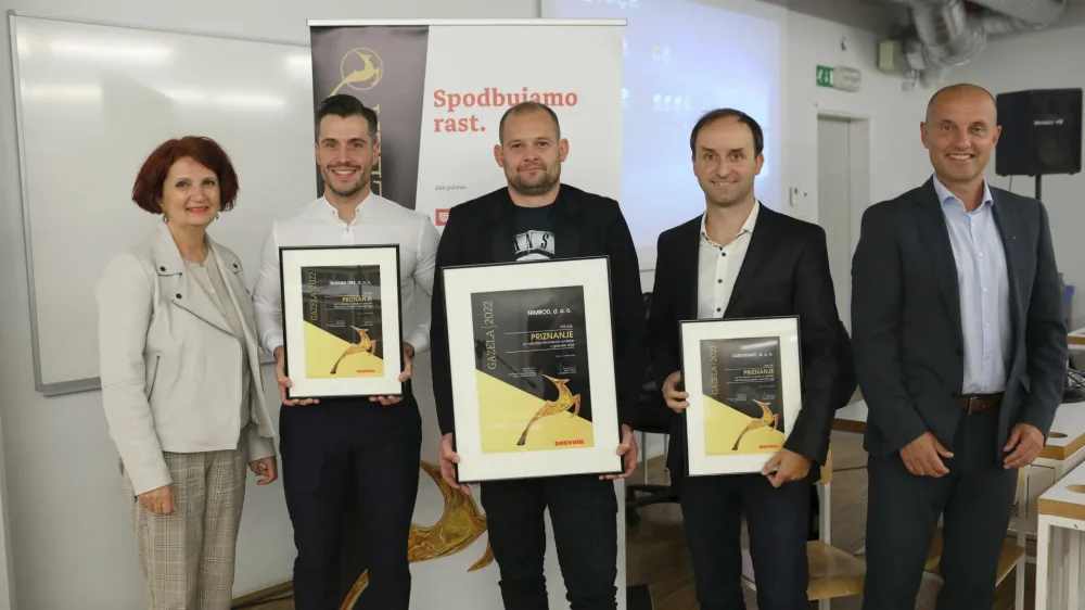 S podelitve priznanj gorenjska gazela: od leve proti desni Janka Planinc, predsednica GZS Regionalna zbornic za Gorenjsko, direktor podjetja Golden Tree Miha Ger&scaron;ič, direktor zmagovalnega podjetja Nimrod Kristjan Hlede, direktor podjetja Caretronic Andraž Krajnc in Miha Vrbinc, predsednik organizacijskega odbora Gazele F Bojan Velikonja