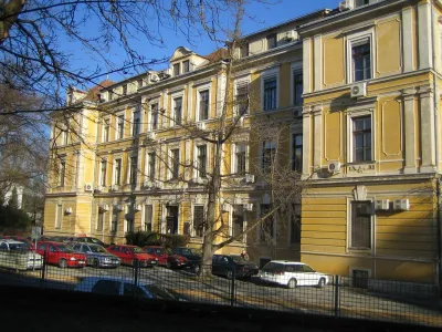 Prihodnje leto naj bi v več kot stoletje stari stavbi nekdanje interne bolni&scaron;nice po prenovi uredili negovalni oddelek, v katerem bo do deset postelj namenjenih tudi paliativnim bolnikom. 