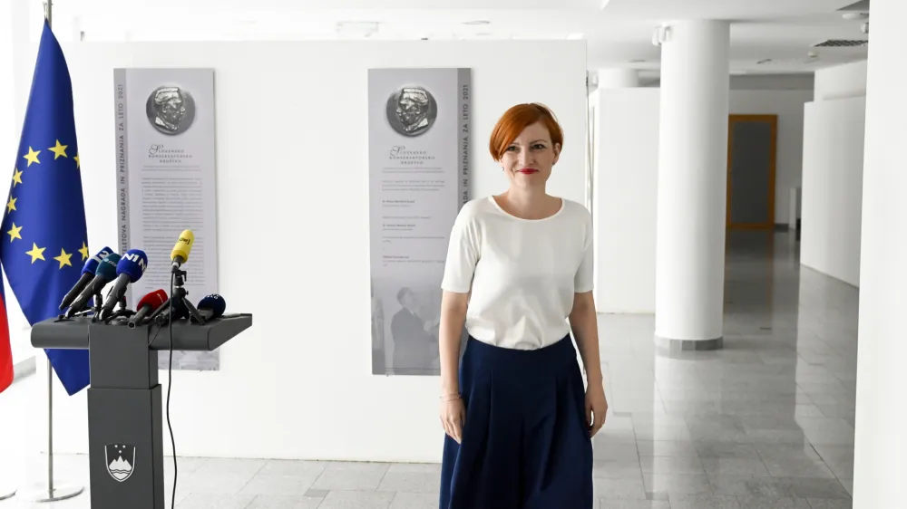 ministrica za kulturo Asta Vrečko - 09.06.2022 - Ministrstvo za kulturo - izjava za medije glede sporne razstave Popotovanja. Umetni&scaron;ka zbirka družine Boljkovac v Narodnem muzeju Slovenije, saj naj bi &scaron;lo za očitne ponaredke del velikanov svetovne likovne umetnosti //FOTO: Nik Erik Neubauer