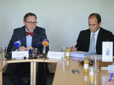 Tomaž &Scaron;tokelj (desno) in Blaž Ko&scaron;orok (levo) sta pred časom sodelovala v HSE. V času Golobove vlade je Ko&scaron;orok moral zapustiti mesto generalnega direktorja Gen energije, &Scaron;tokelj pa naj bi postal generalni direktor HSE.