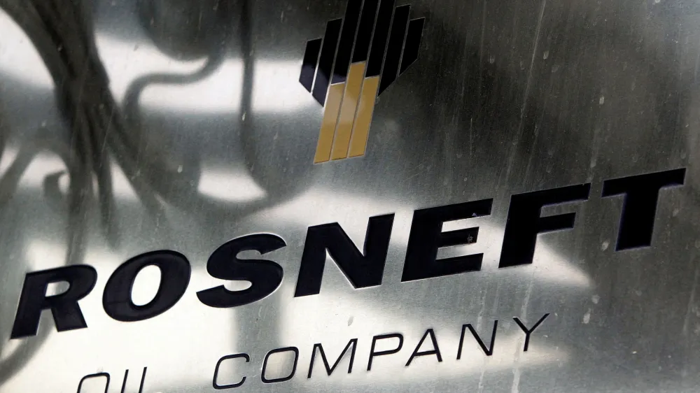 FILE PHOTO: A logo of Russian state oil firm Rosneft is seen at its office in Moscow, October 18, 2012. REUTERS/Maxim Shemetov/File Photo