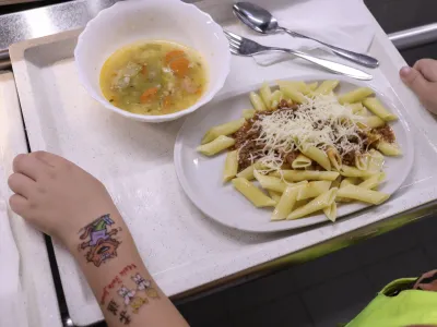 - 29.09.2022 &ndash; Osnovna &scaron;ola Danile Kumar, Gogalova ulica 15 v Ljubljani, &scaron;olska prehrana - kuhinja - priprava kosil za osnovno&scaron;olce //FOTO: Jaka Gasar