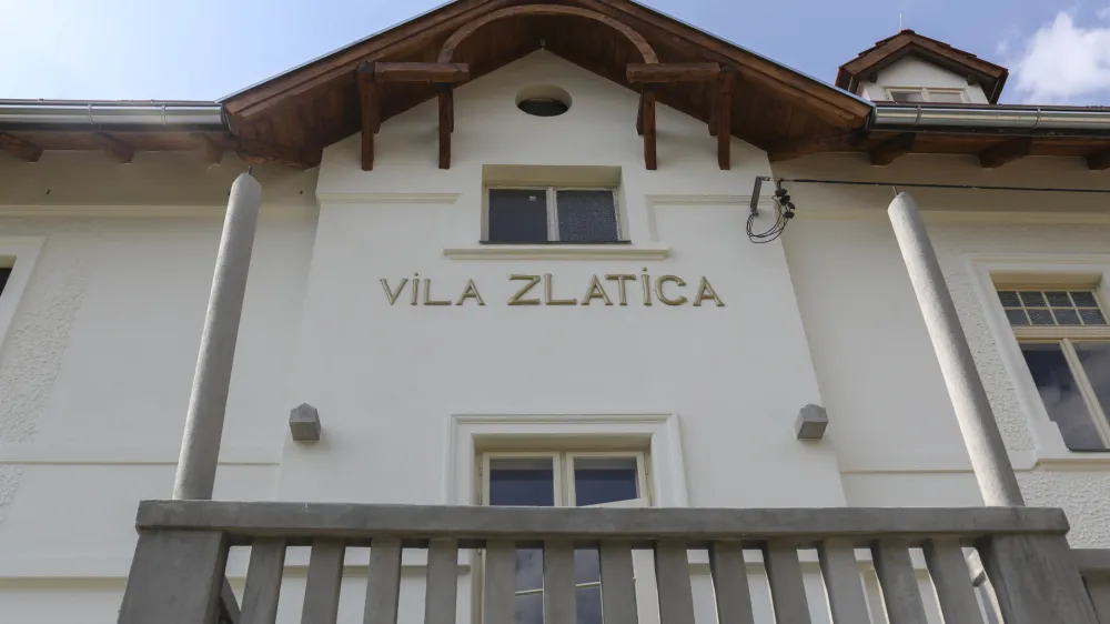 - 15.09.2020 &ndash; prenova stavbe Vila Zlatica - Hribarjeva vila, prenova me&scaron;čanske vile nekdanjega ljubljanskega župana Ivana Hribarja, Cesta 27. aprila 47 v Ljubljani &ndash; Rožna dolina  //FOTO: Jaka Gasar