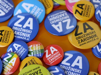 Kljub odločitvi ustavnega sodi&scaron;ča so spremembe družinskega zakonika naletele na nasprotovanje tako poslancev opozicije kot večine državnih svetnikov. Foto: STA