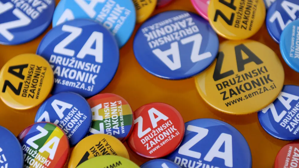 Kljub odločitvi ustavnega sodi&scaron;ča so spremembe družinskega zakonika naletele na nasprotovanje tako poslancev opozicije kot večine državnih svetnikov. Foto: STA